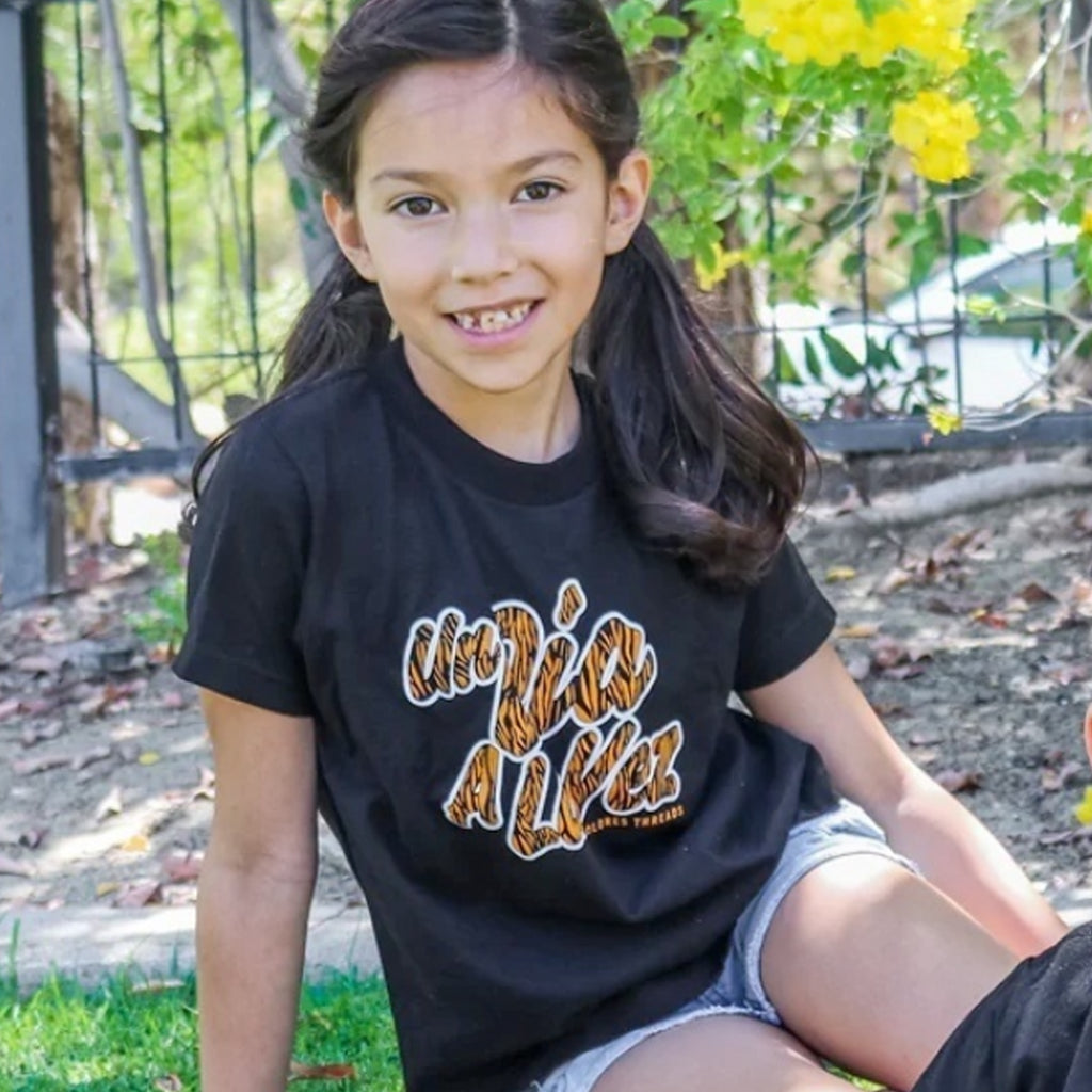 Un Dia Toddler Tee